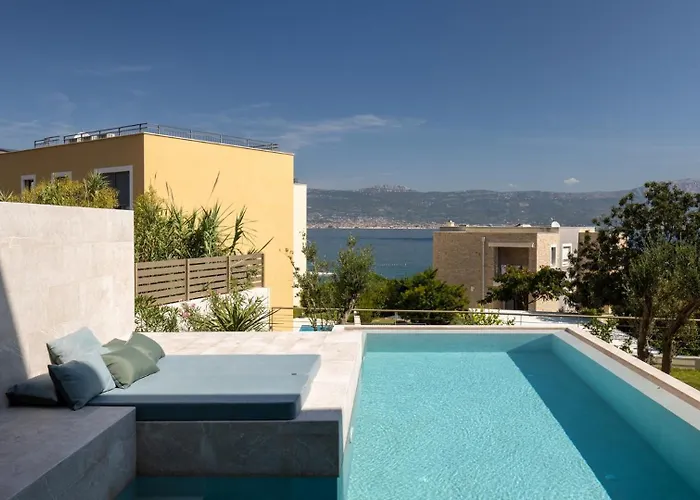 ヴィラ Aqua & Terra スラティネ