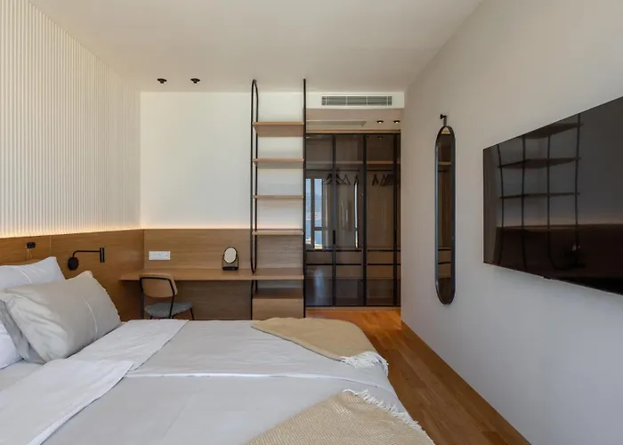 Aqua & Terra 슬라티네