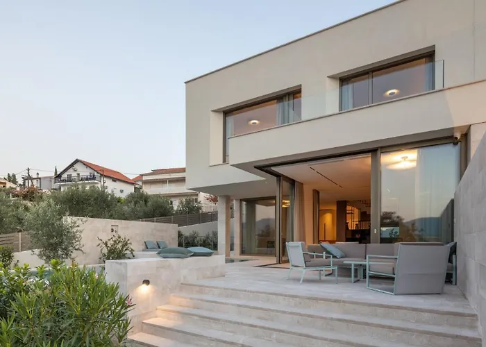Aqua & Terra Villa